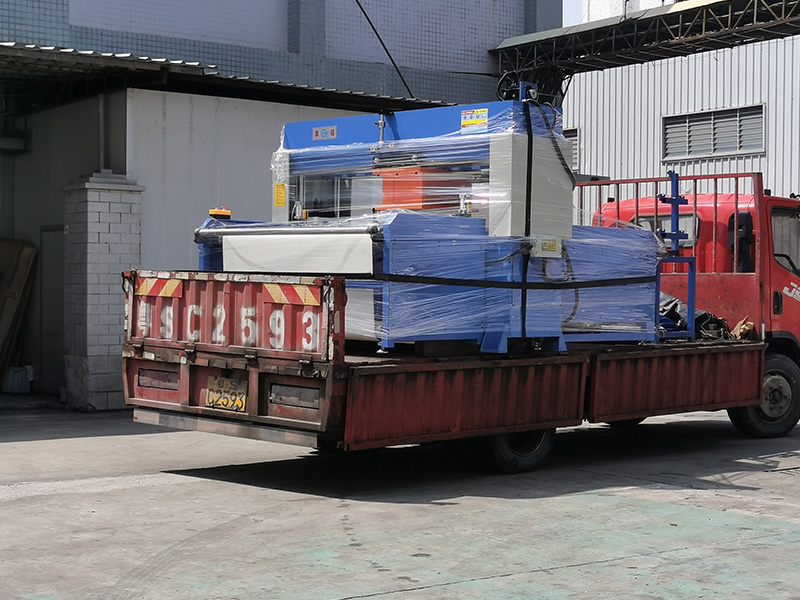 裁斷機(jī)發(fā)貨現(xiàn)場